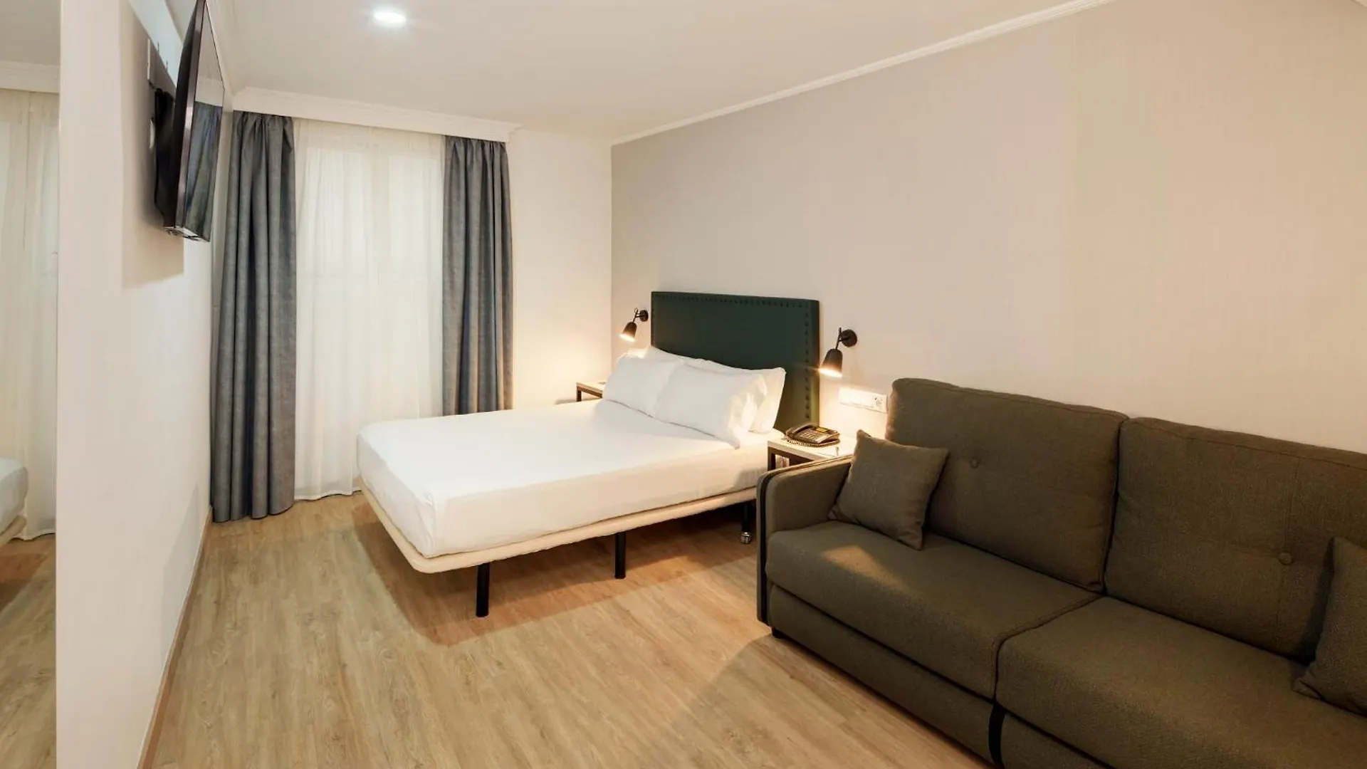 Sercotel Las Casas De Los Mercaderes Sevilla 3*,